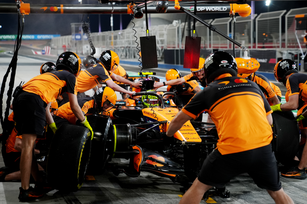 Charter flights put on as F1 bosses try to keep Australian Grand Prix on track