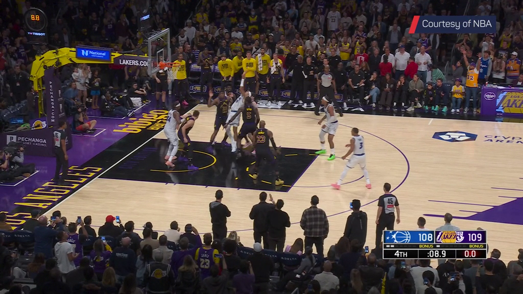 Lakers lose to Magic in manic finale