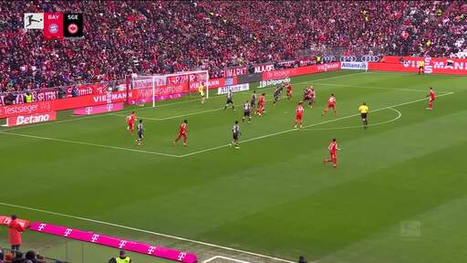 Goalkeeper error gifts Bayern early lead